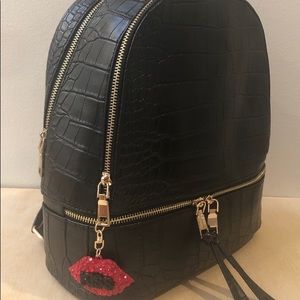 “The Kiss” Sporty Black Backpack